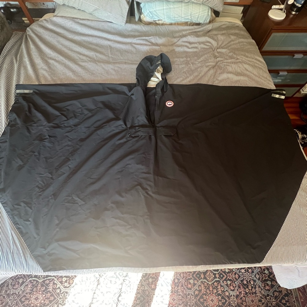Canada Goose Unisex Field Poncho - Picture 2 of 9